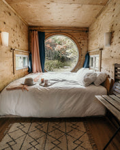 Load image into Gallery viewer, Toronto Cabin